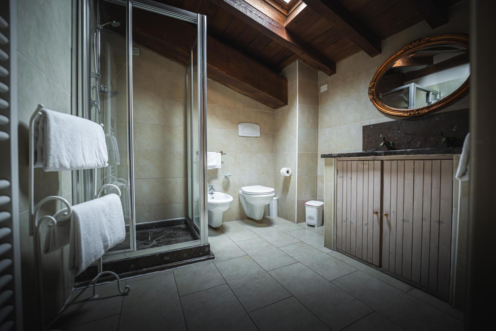 Hotel La Tavola Rotonda Cortemaggiore Room photo