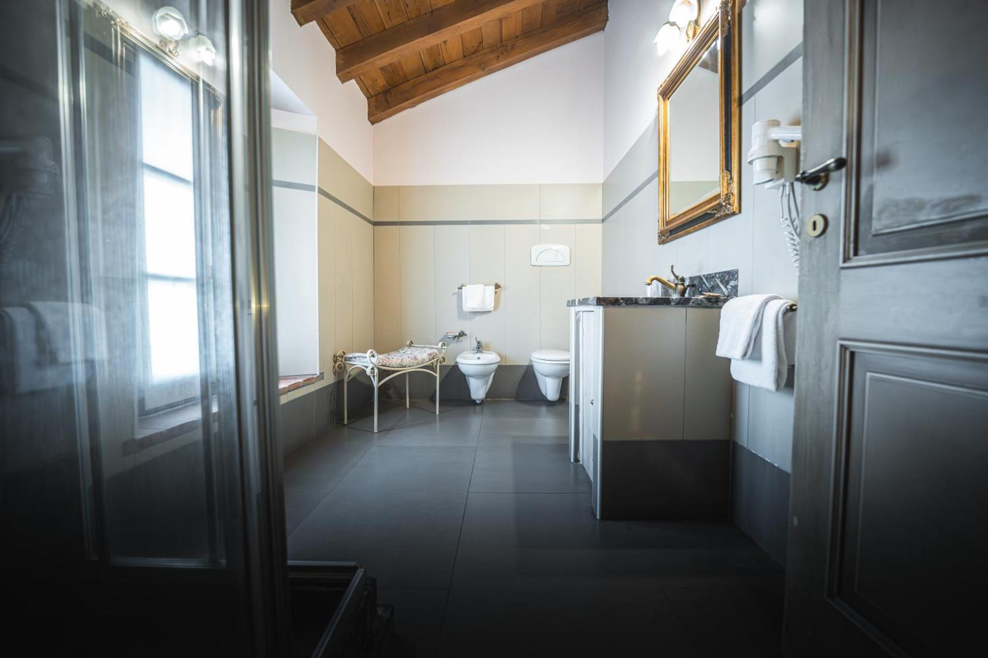 Hotel La Tavola Rotonda Cortemaggiore Room photo