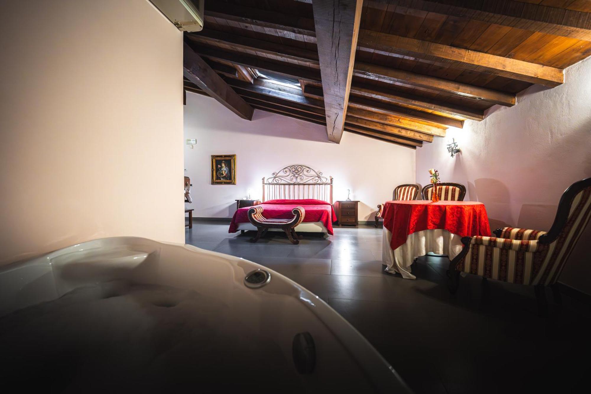 Hotel La Tavola Rotonda Cortemaggiore Exterior photo