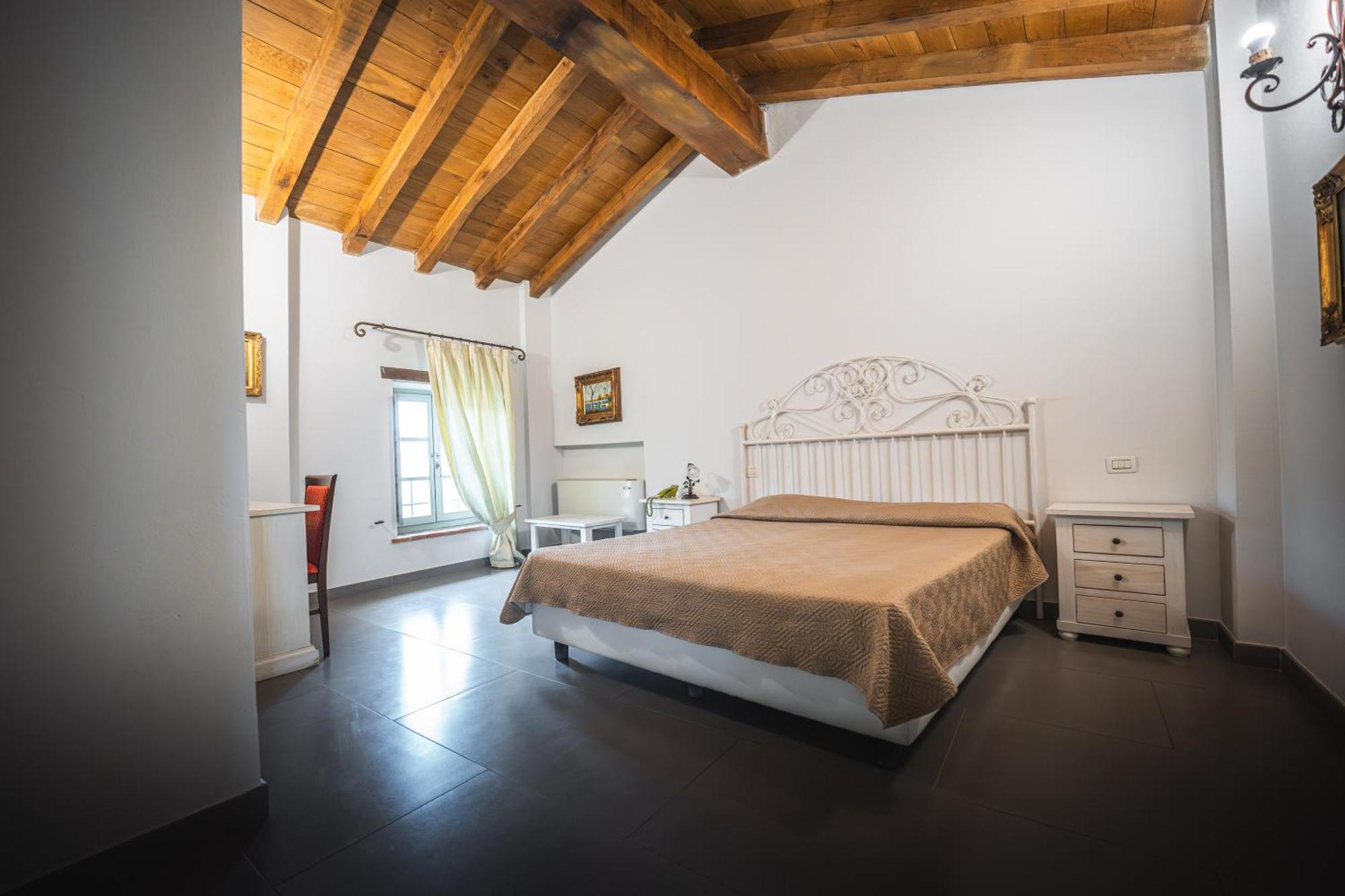 Hotel La Tavola Rotonda Cortemaggiore Room photo